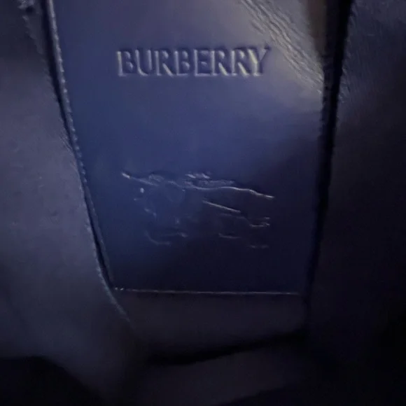 BURBERRY TOTE WITH COA (1650 RETAIL) - Picture 10 of 13